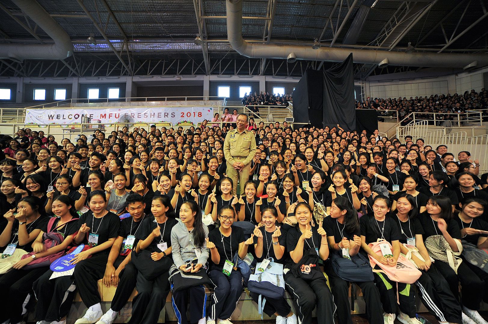 MFU News : MFU_freshers_meet_Mr_Narongsak__6_.jpg