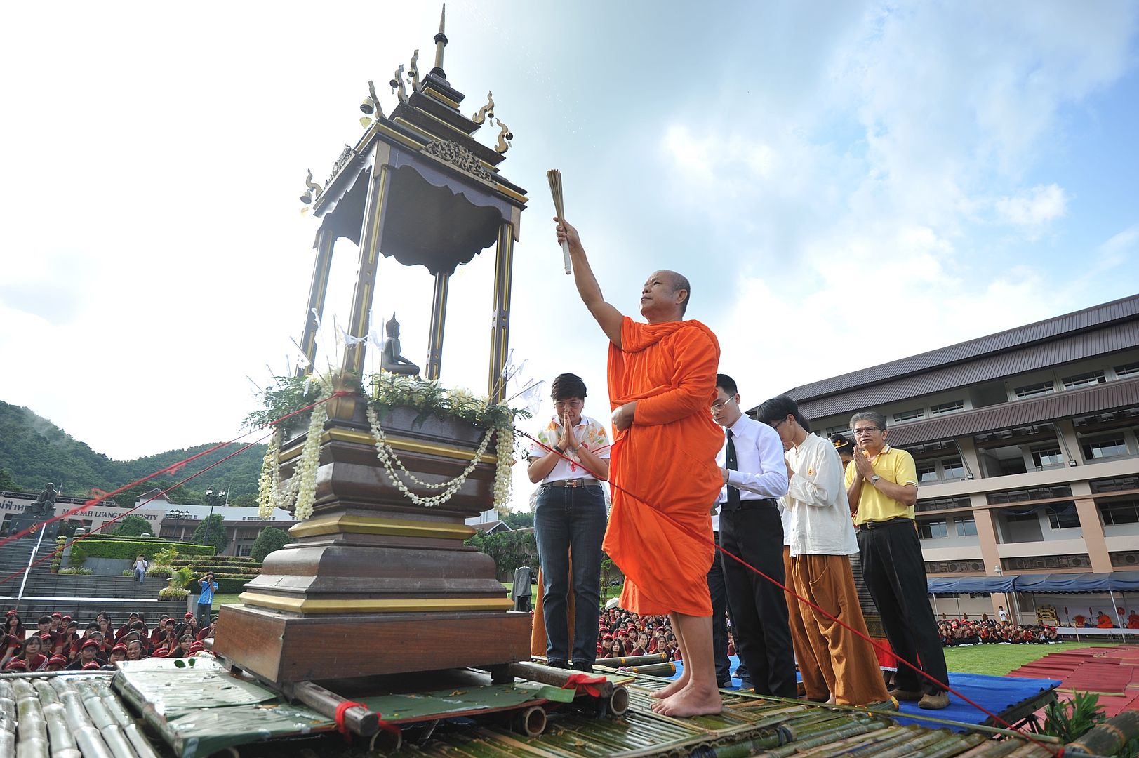 MFU News : MFU_walk_to_the_top__2_.JPG