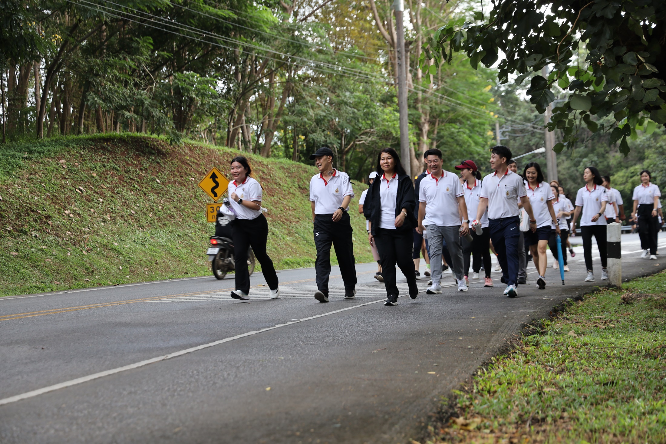 MFU News : Walk_n_Run_with_President__7_.JPG