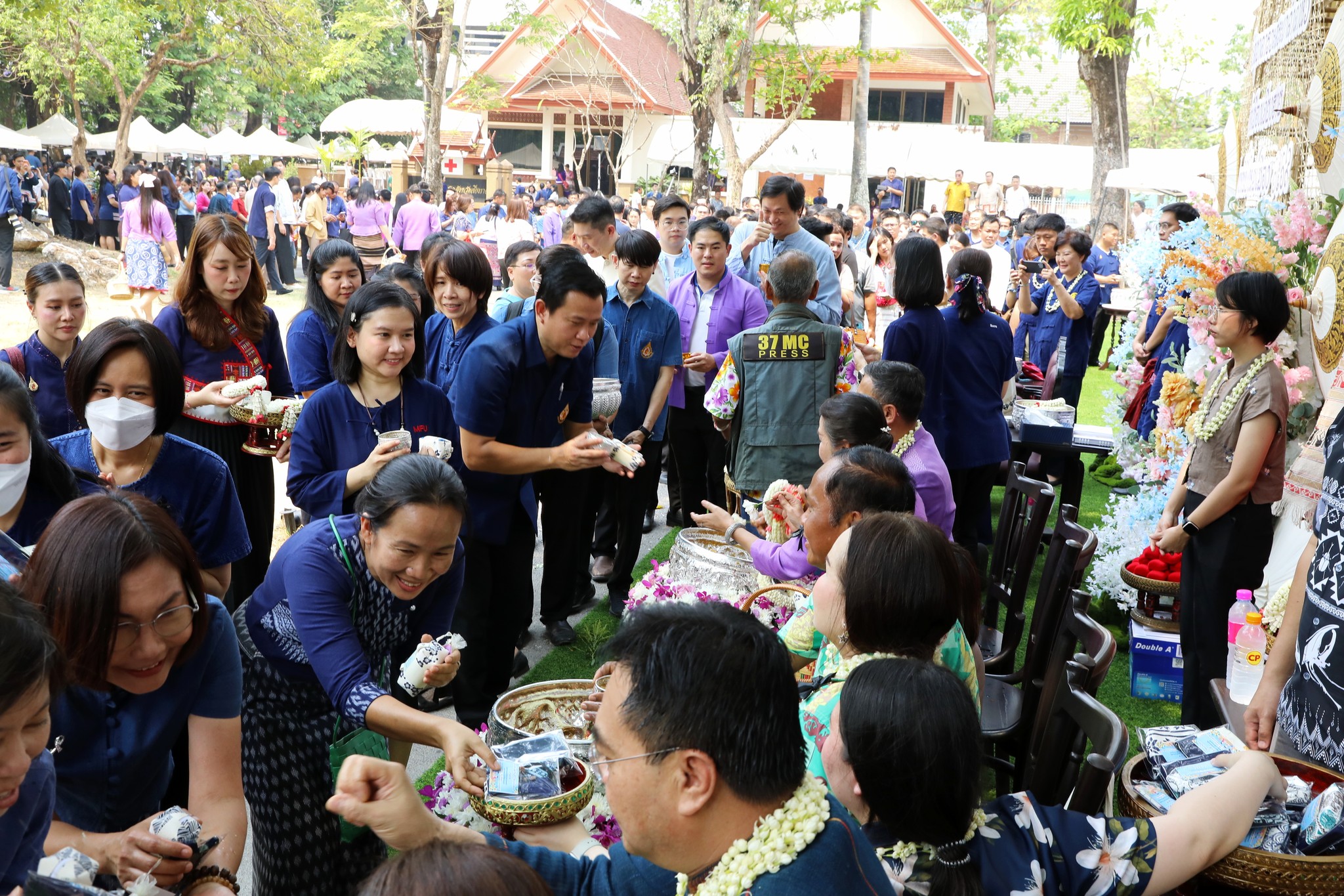 MFU News : MFU_Joins_Ceremony_to_Honor_Chiang_Rai_Governor__10_.jpg