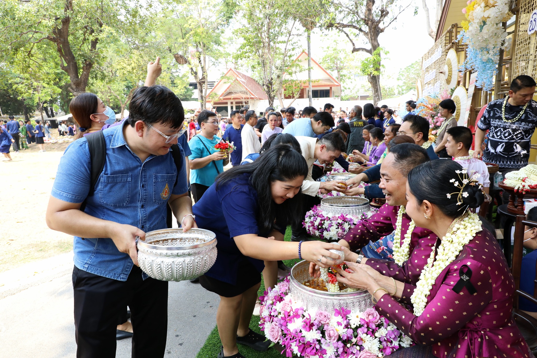 MFU News : MFU_Joins_Ceremony_to_Honor_Chiang_Rai_Governor__9_.jpg