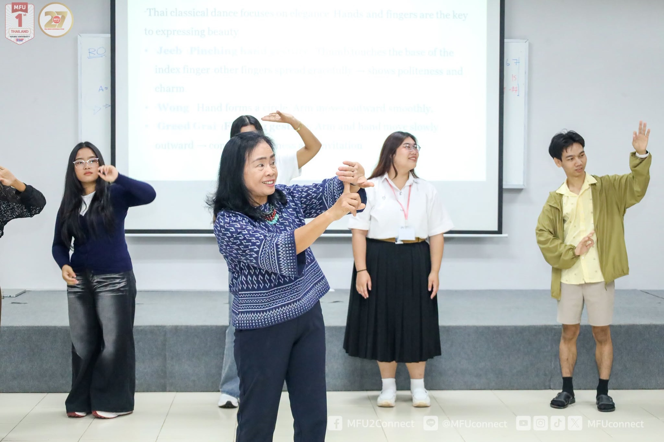 MFU News : Thai_Cultural_Workshop_for_International_Freshmen__6_.jpg