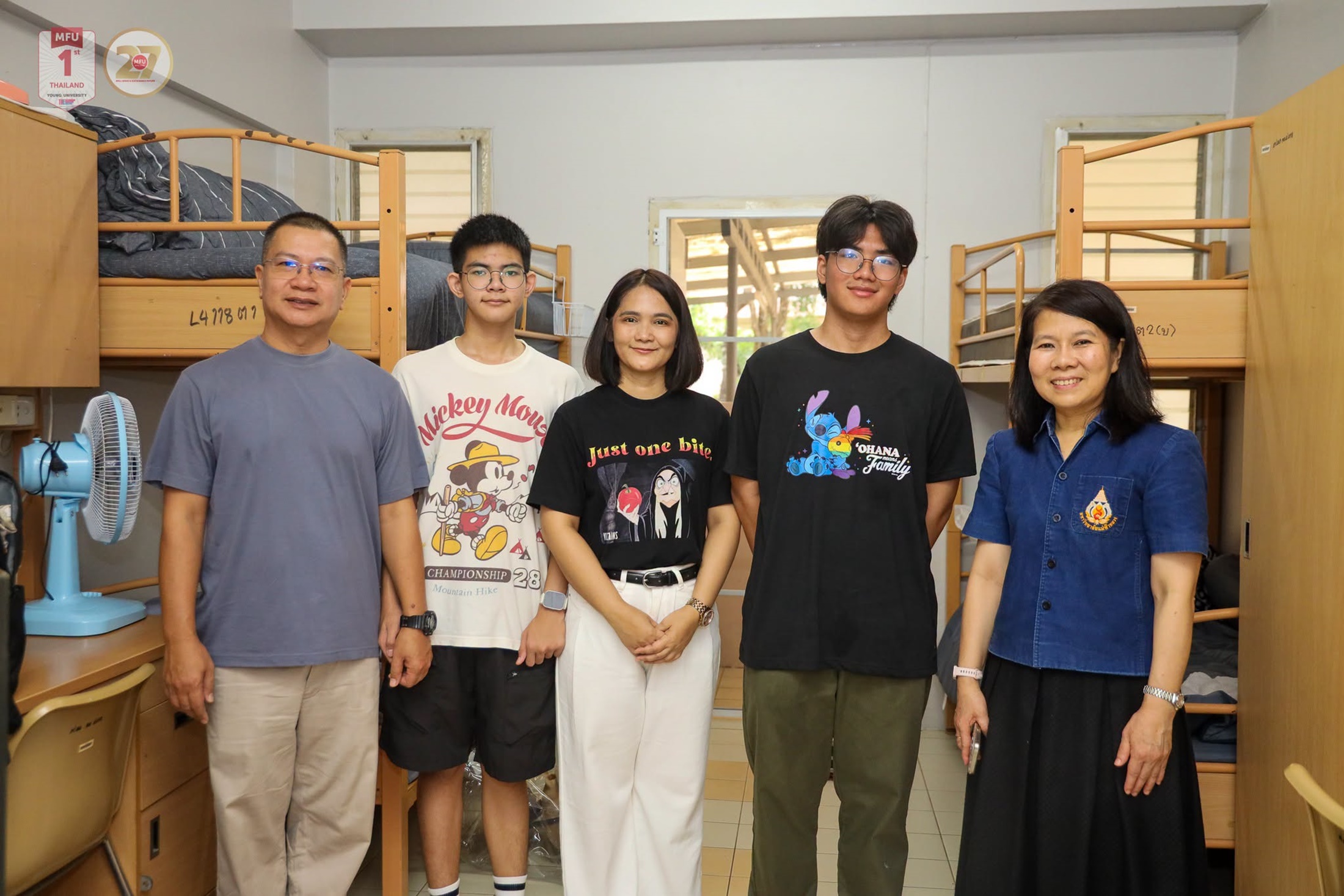 MFU News : President_Welcome_New_Students_to_Dorm__11_.jpg