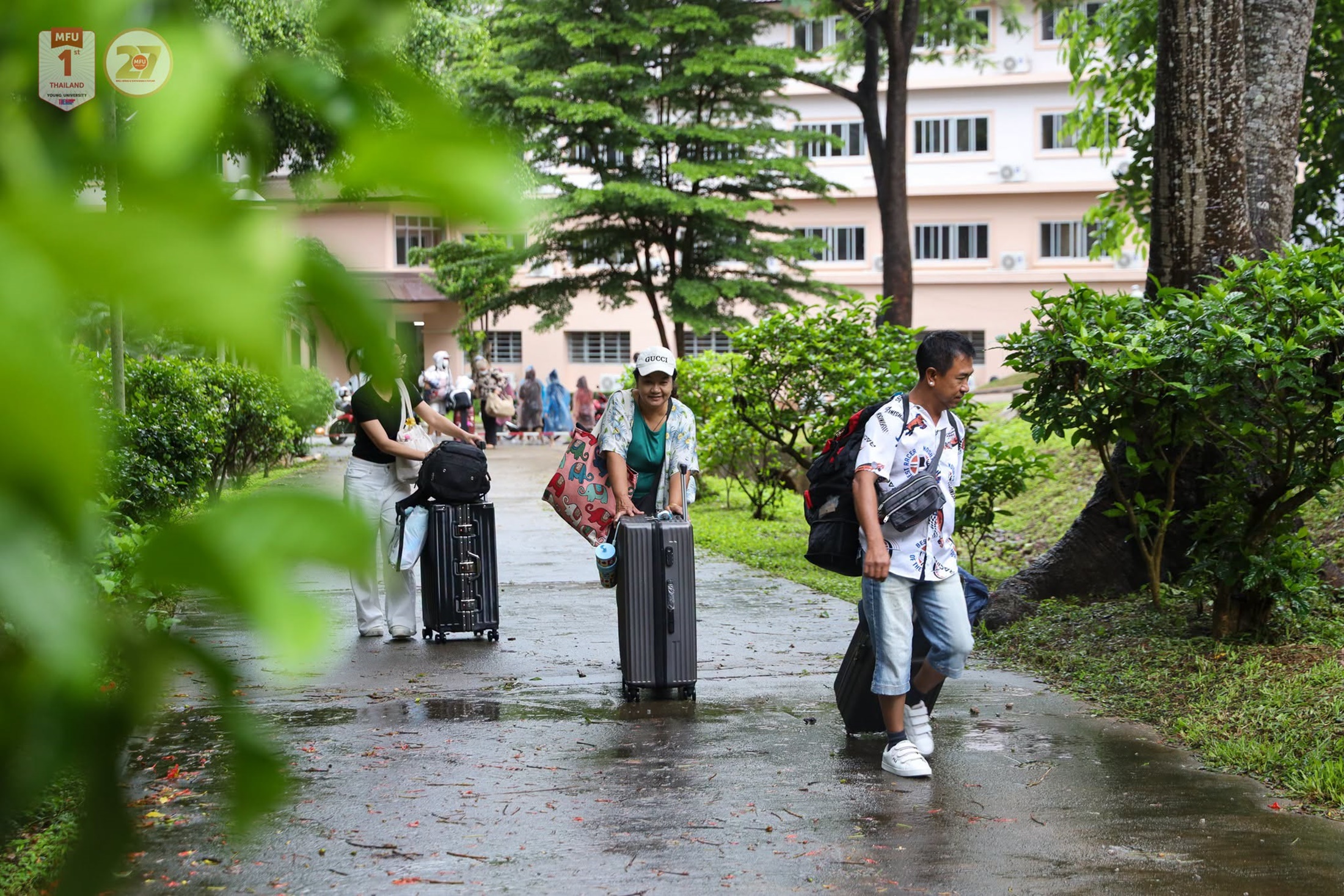 MFU News : President_Welcome_New_Students_to_Dorm__5_.jpg