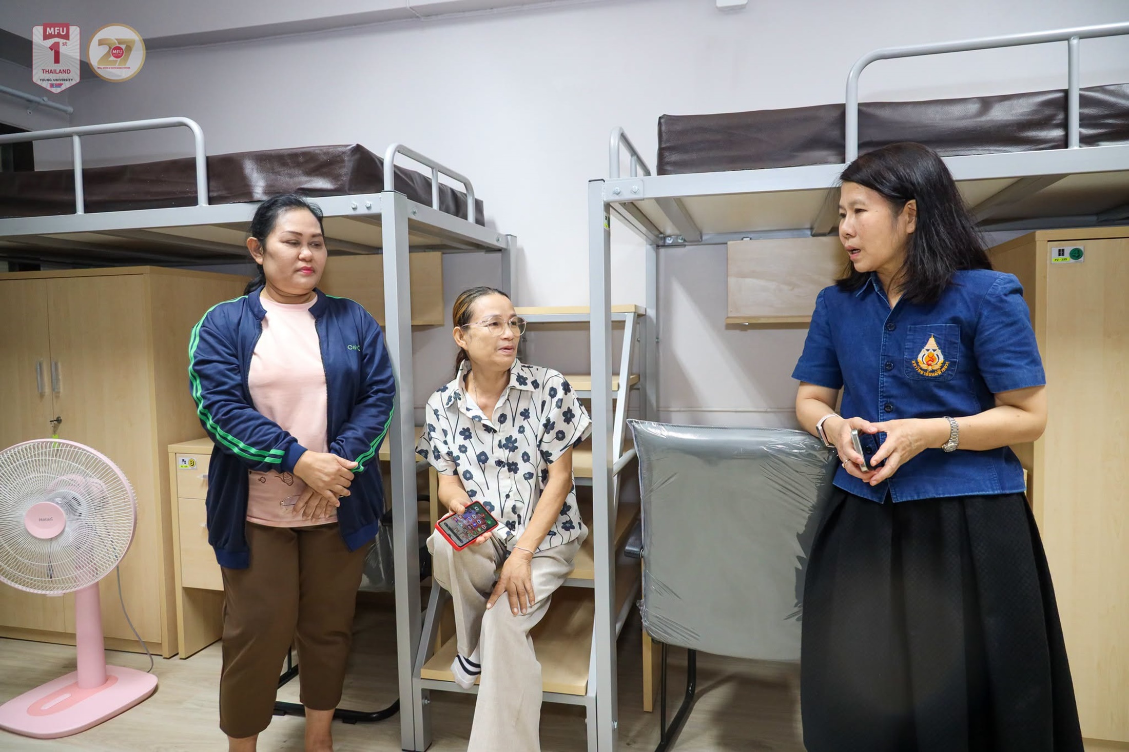 MFU News : President_Welcome_New_Students_to_Dorm__9_.jpg
