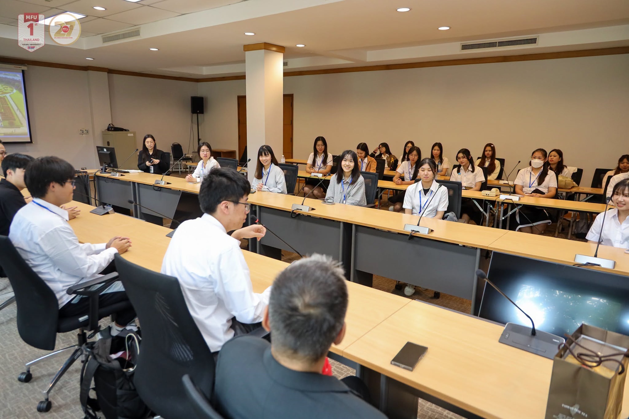 MFU News : President_Welcomes_Exchange_Students_from_Feng_Chia_U__11_.jpg