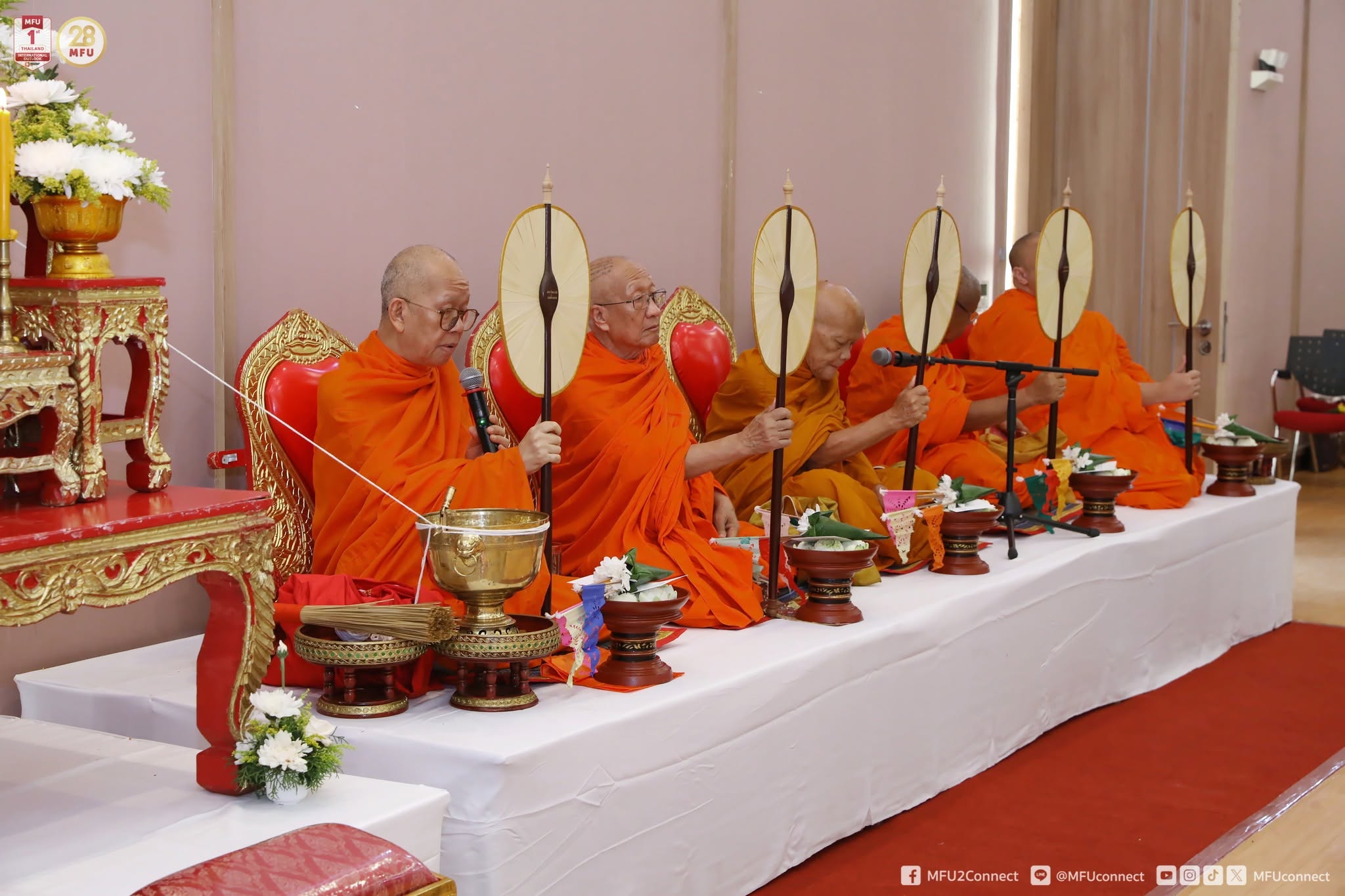 MFU News : Medicine_Teacher_Homage_Ceremonies__2_.jpg