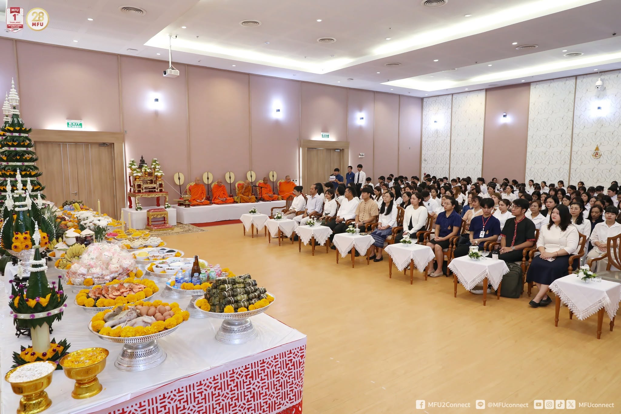 MFU News : Medicine_Teacher_Homage_Ceremonies__3_.jpg