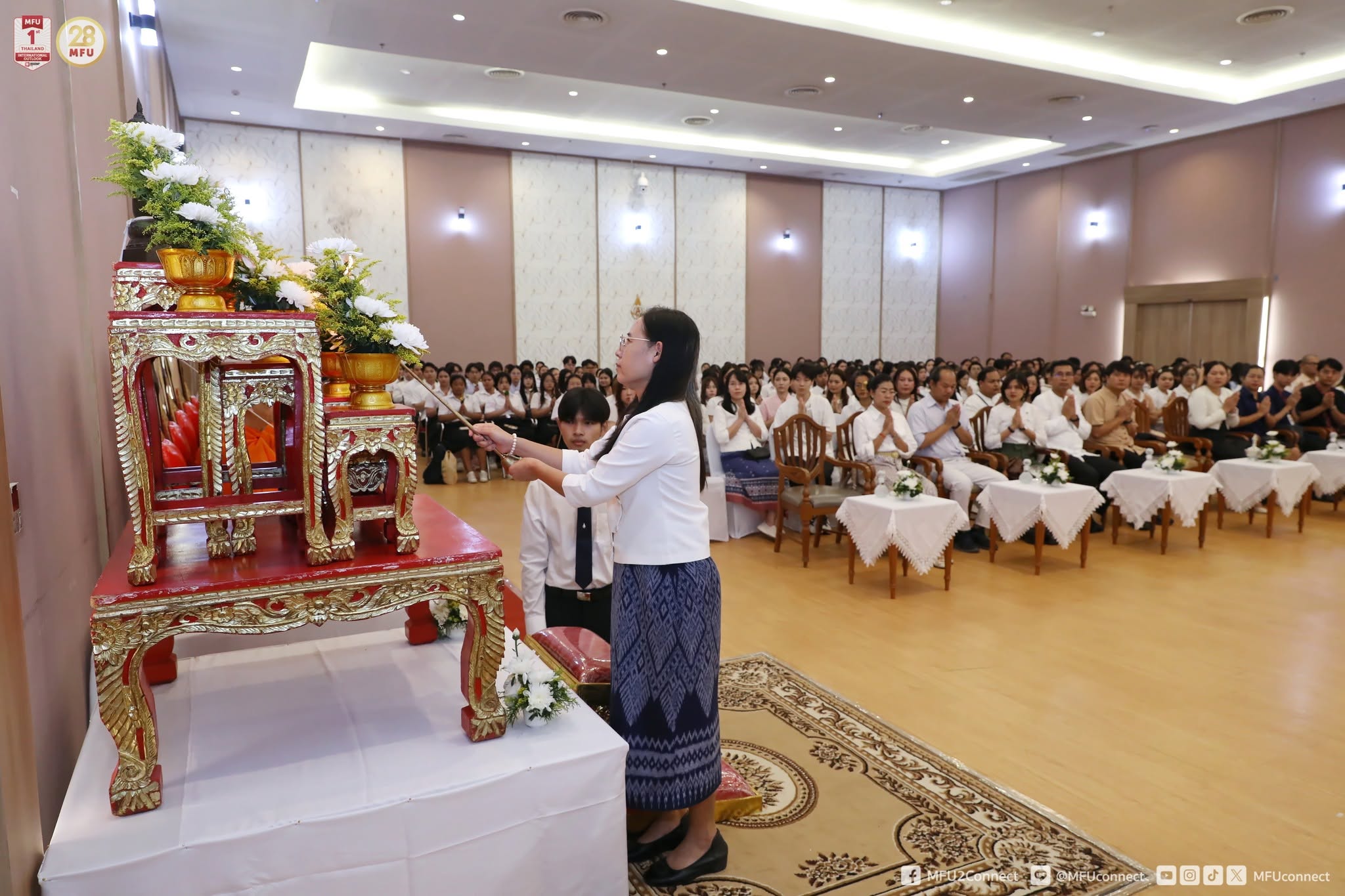 MFU News : Medicine_Teacher_Homage_Ceremonies__4_.jpg
