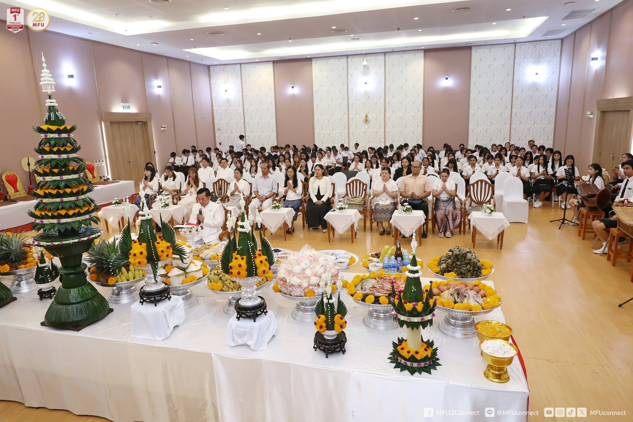 MFU News : Medicine_Teacher_Homage_Ceremonies__6_.jpg