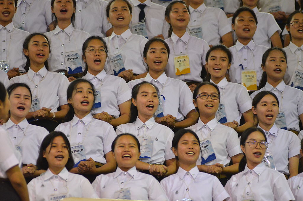 MFU News : MFU_cheer_for_flag__6_.JPG