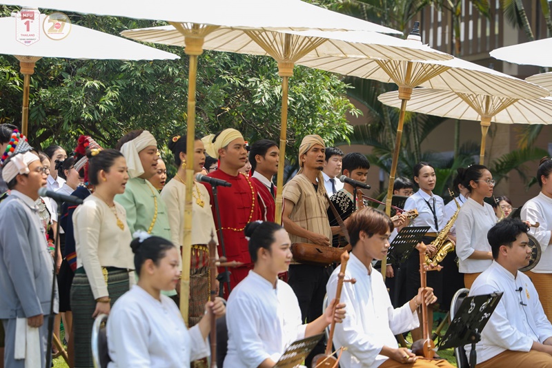 นศ.ขับร้องเพลง 